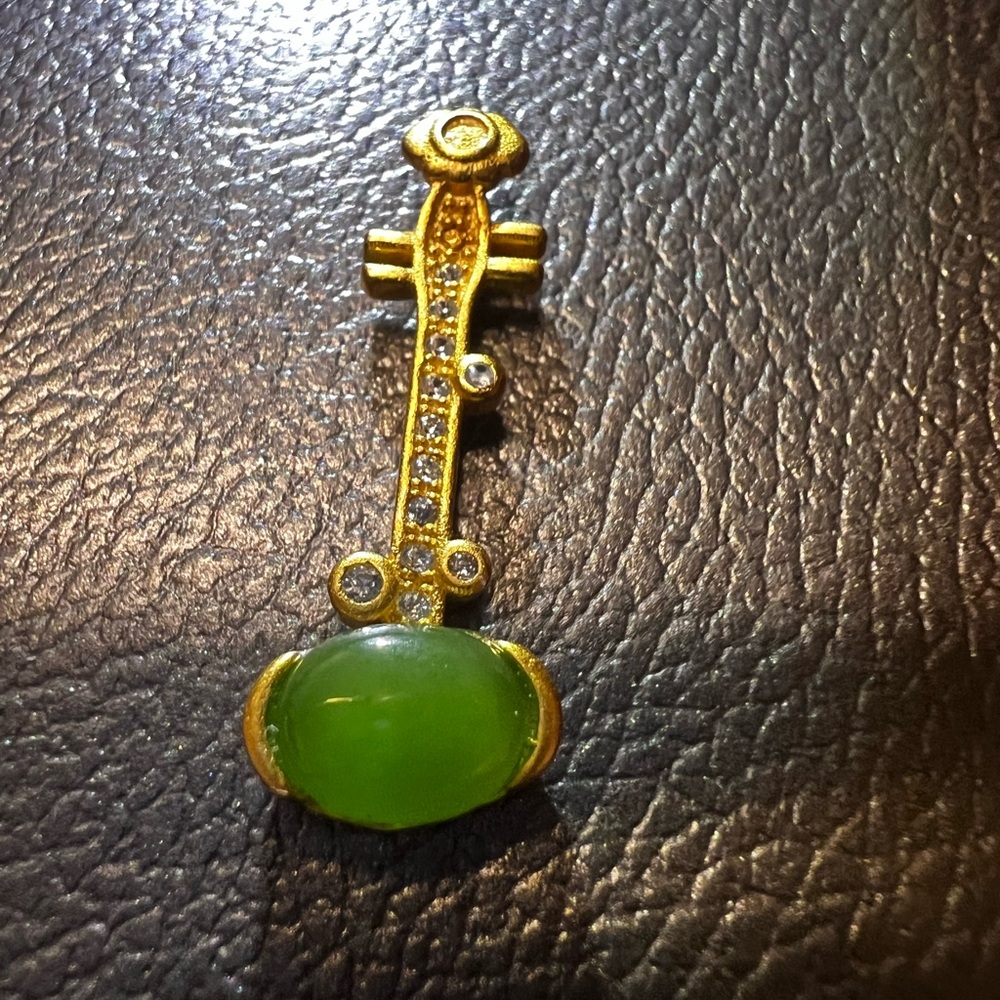 Elegant Chinese guitar Golds925 silver and Green jadeite  pendant